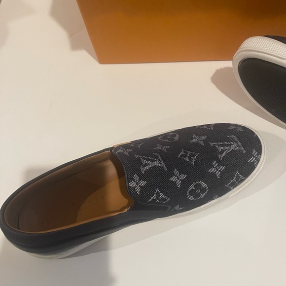 These are Denim LV skate sneakers. - Picture 7 of 14